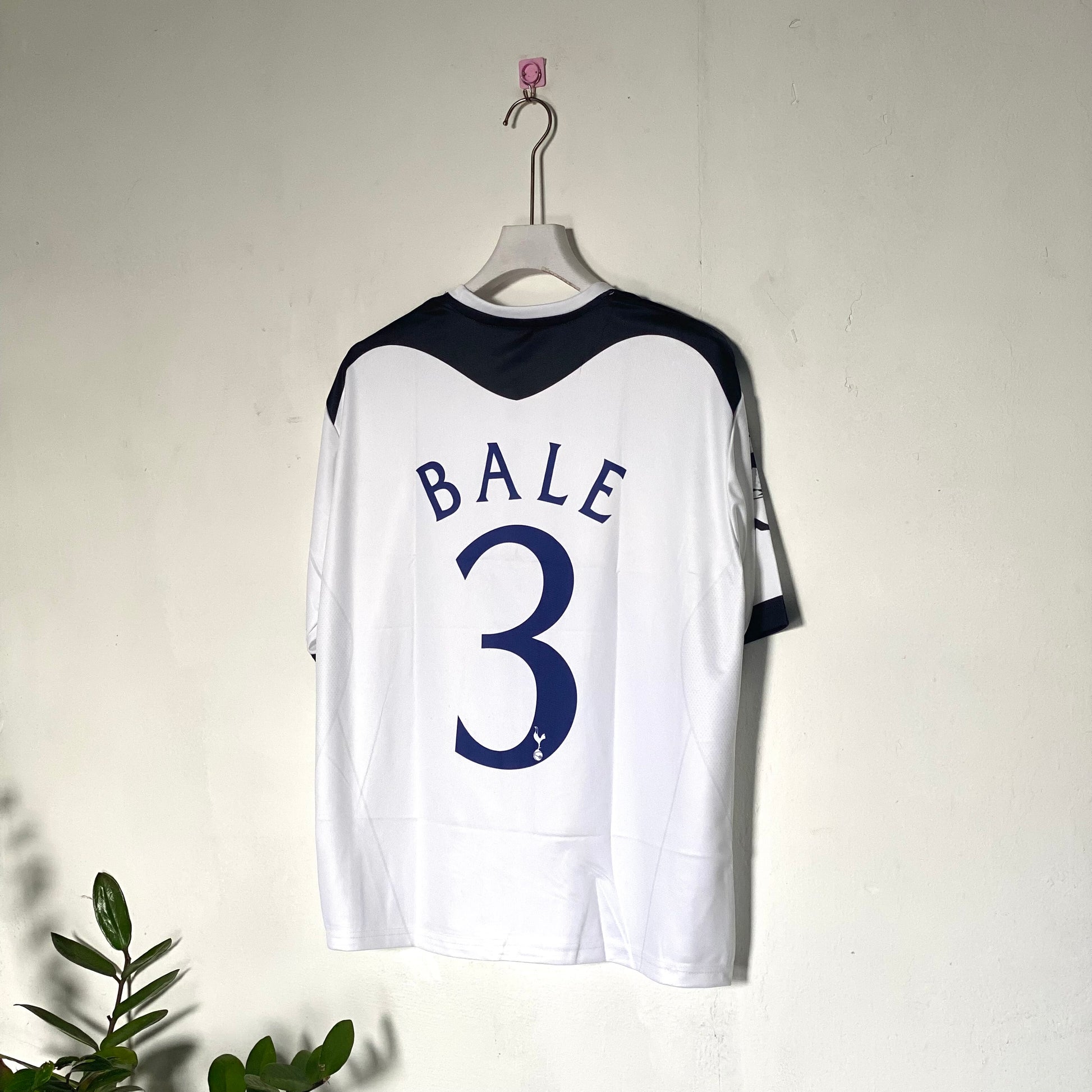 GARETH BALE TOTTENHAM HOTSPUR 2010 - 11 OVERSIZED HOME KIT