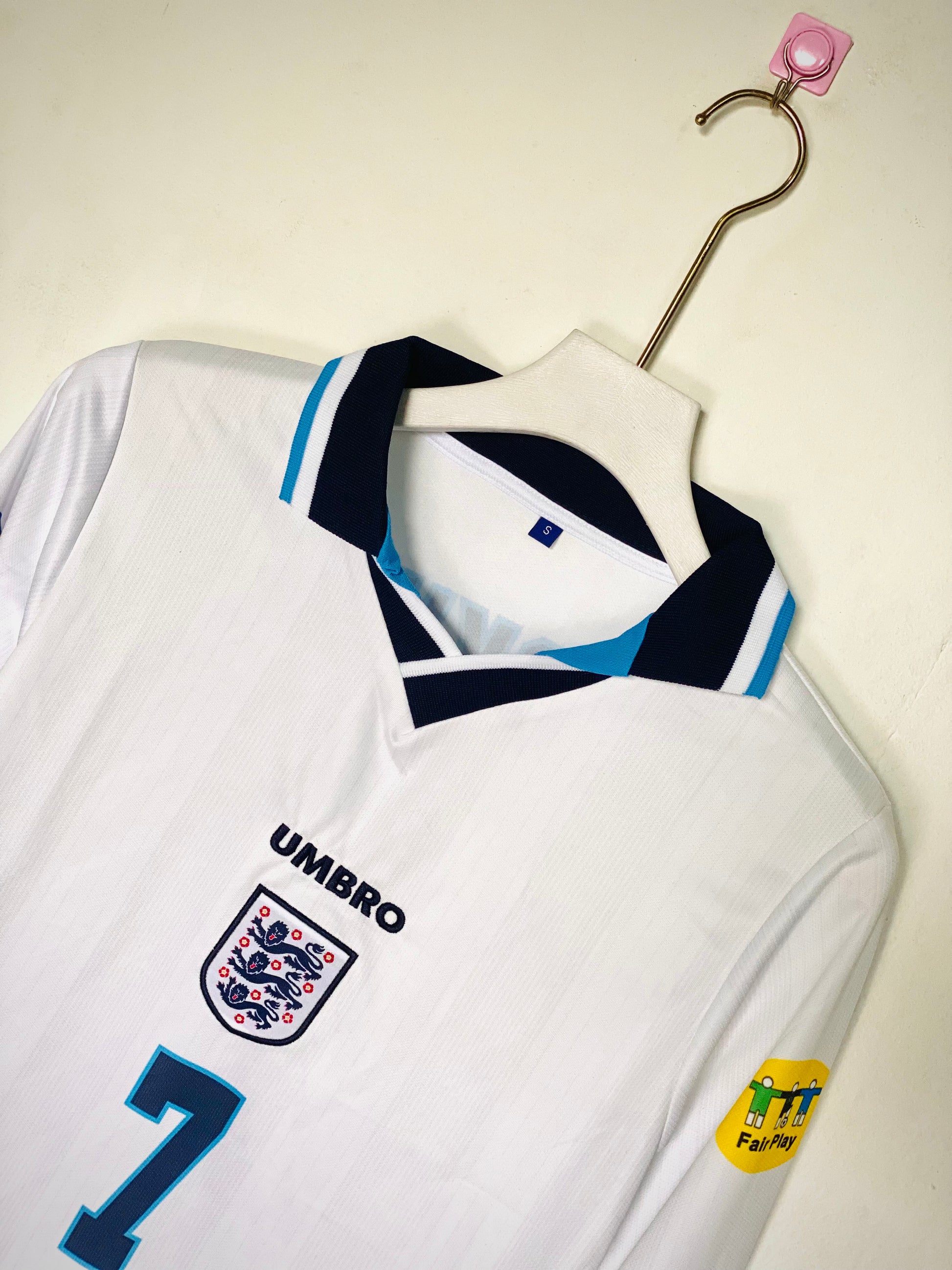 DAVID BECKAM ENGLAND RETRO KIT
