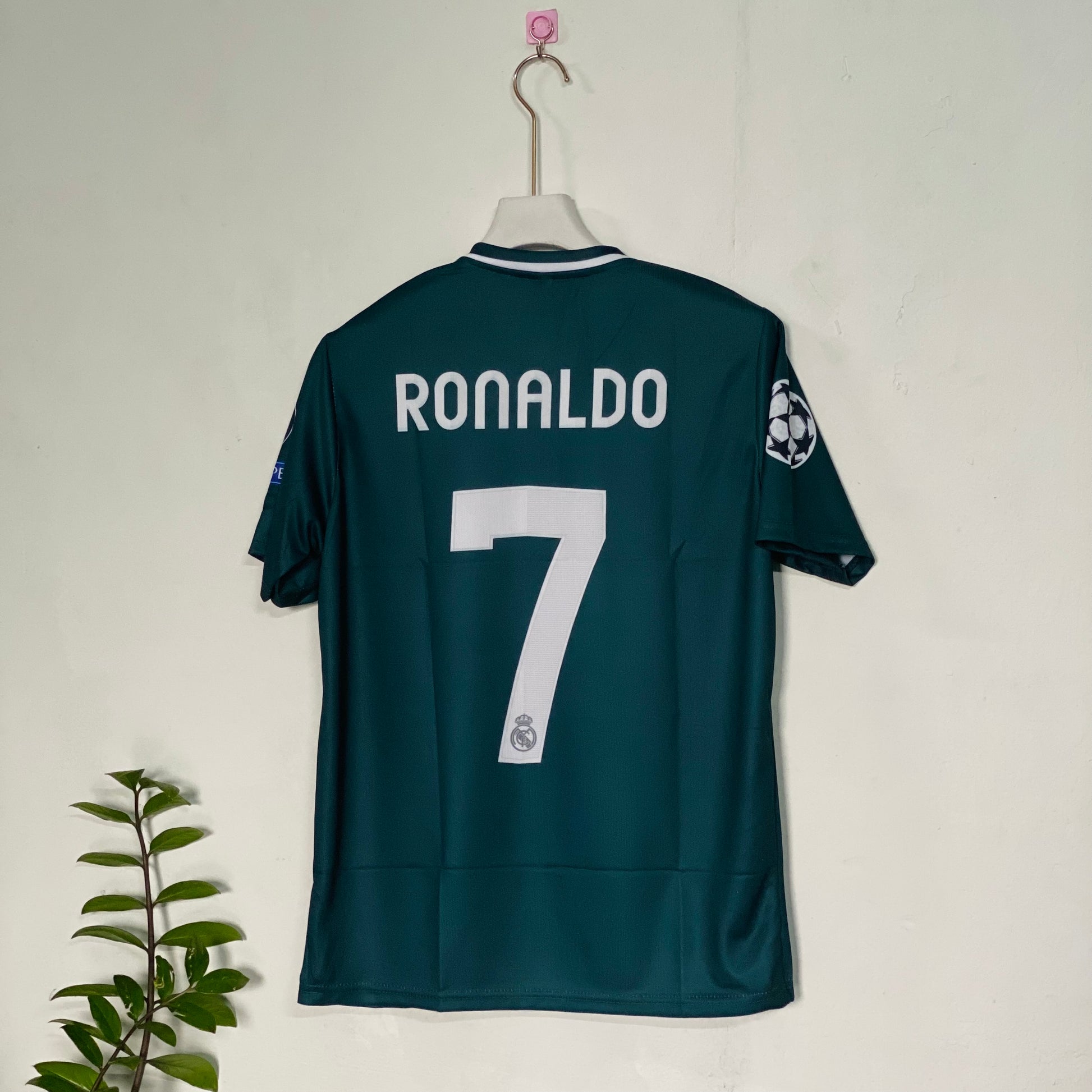 CR7 REAL MADRID 2012 - 13 RETRO KIT