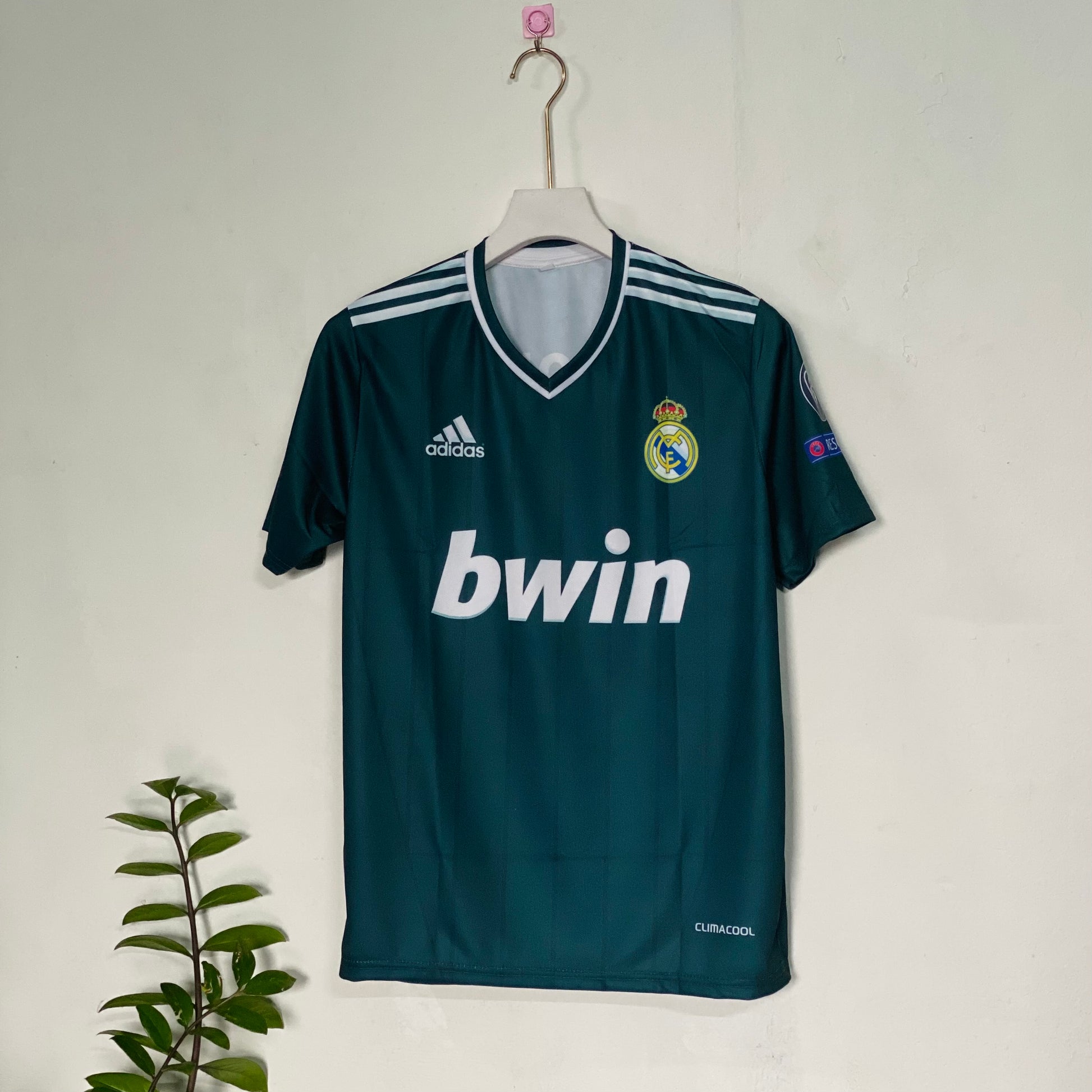 CR7 REAL MADRID 2012 - 13 RETRO KIT