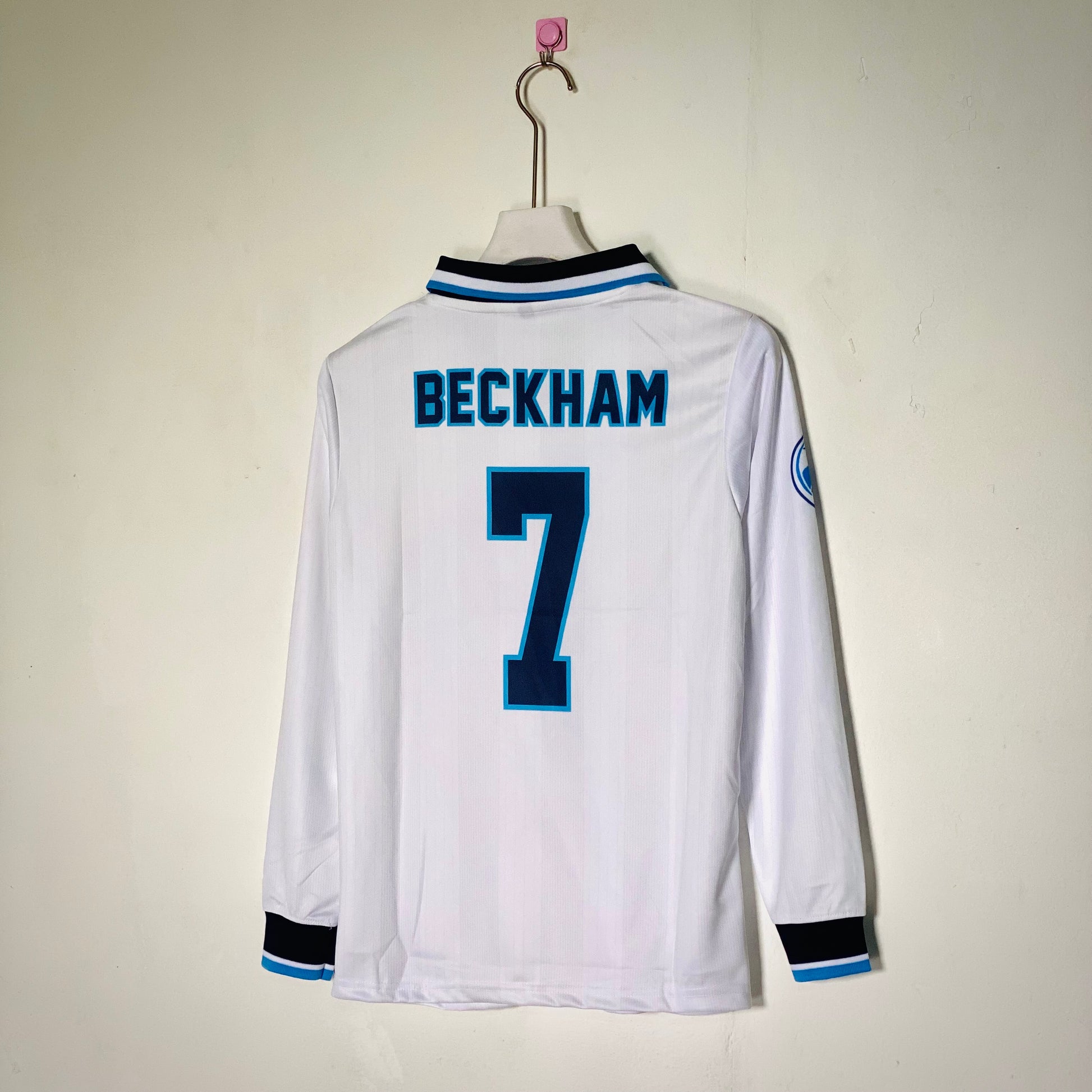 DAVID BECKAM ENGLAND RETRO KIT