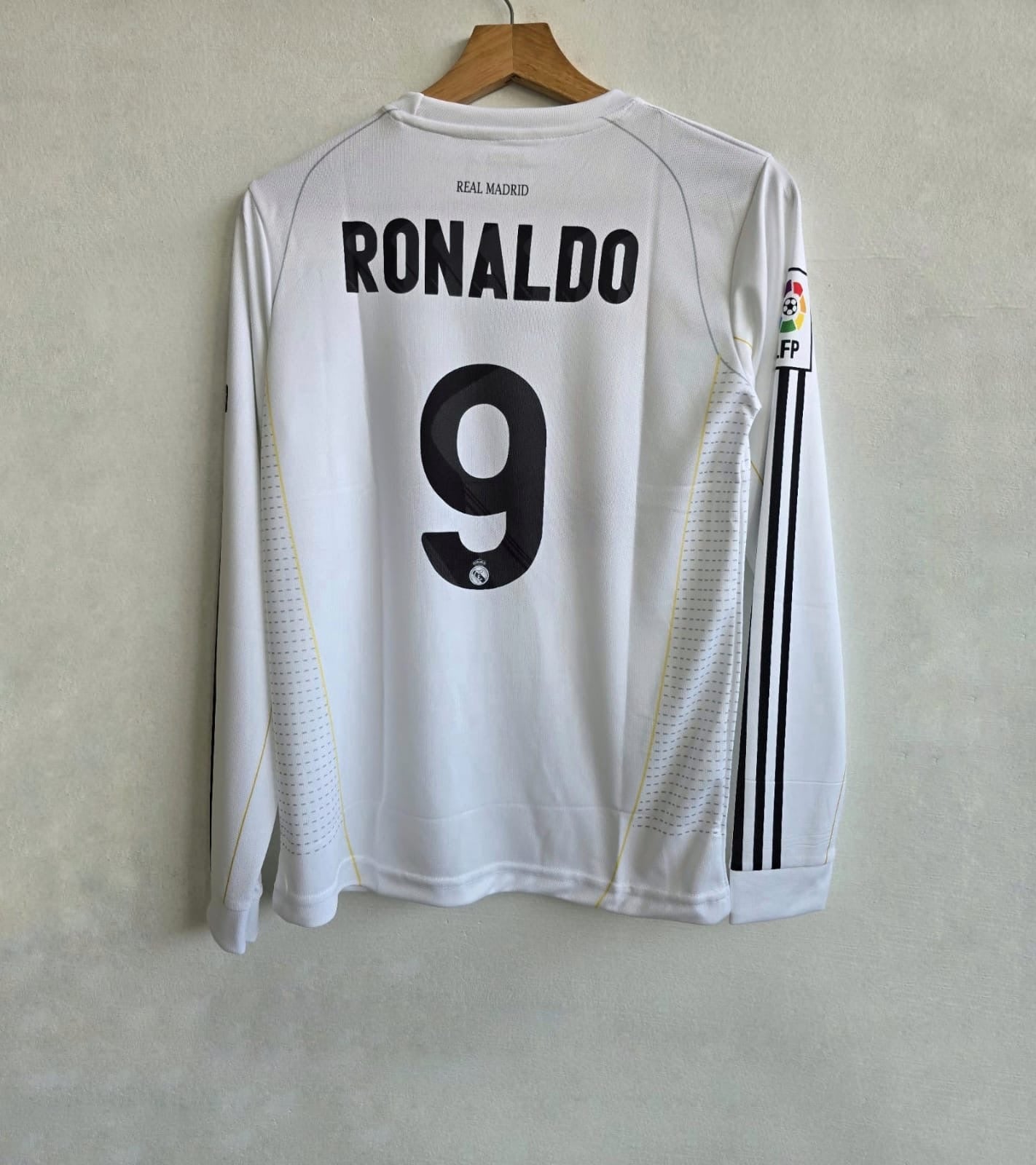 CRISTIANO RONALDO REAL MADRID 2009 - 10 HOME KIT
