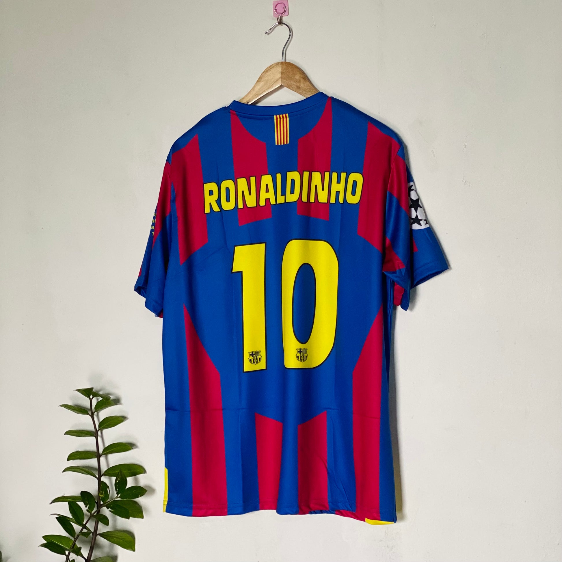 RONALDINHO BARCELONA 2005 - 06 HOME KIT