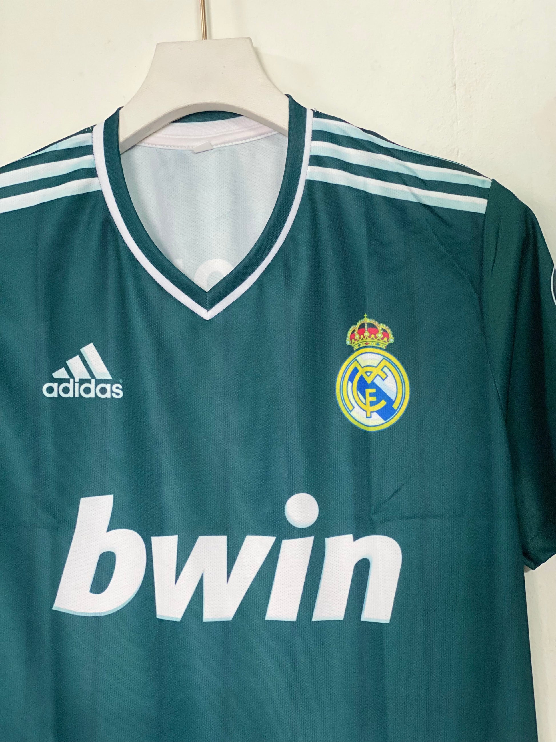 CR7 REAL MADRID 2012 - 13 RETRO KIT