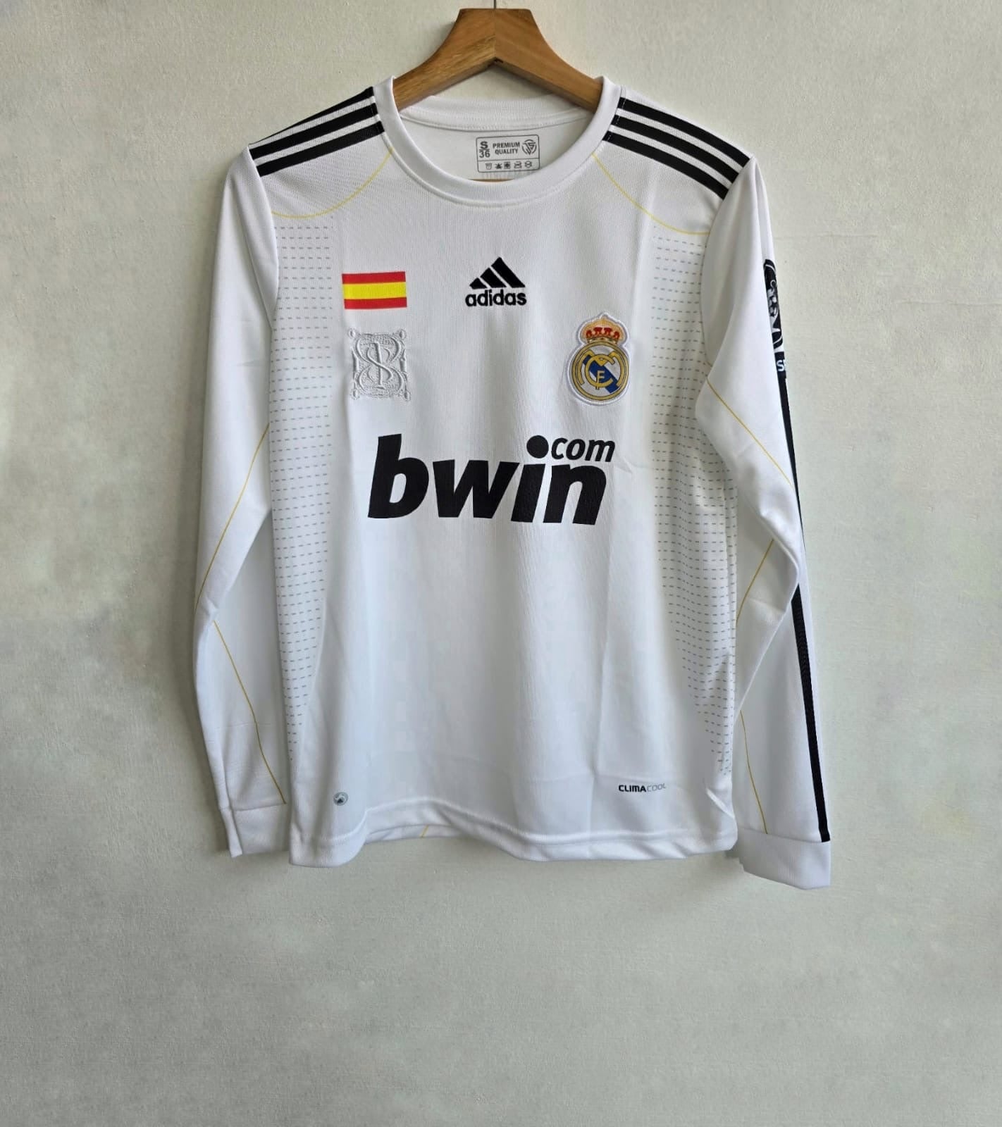 CRISTIANO RONALDO REAL MADRID 2009 - 10 HOME KIT