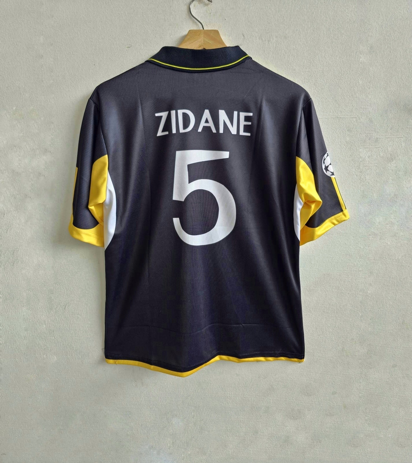 ZINADINE ZIDANE REAL MADRID 2000 - 01 AWAY OVERSIZED AWAY KIT
