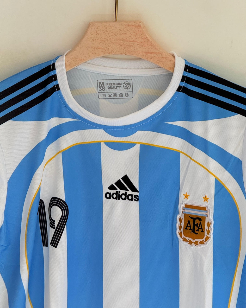 LIONEL MESSI ARGENTINA 2006 HOME KIT